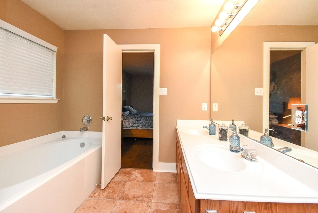 10735 Cobblecreek Way - Photo 17