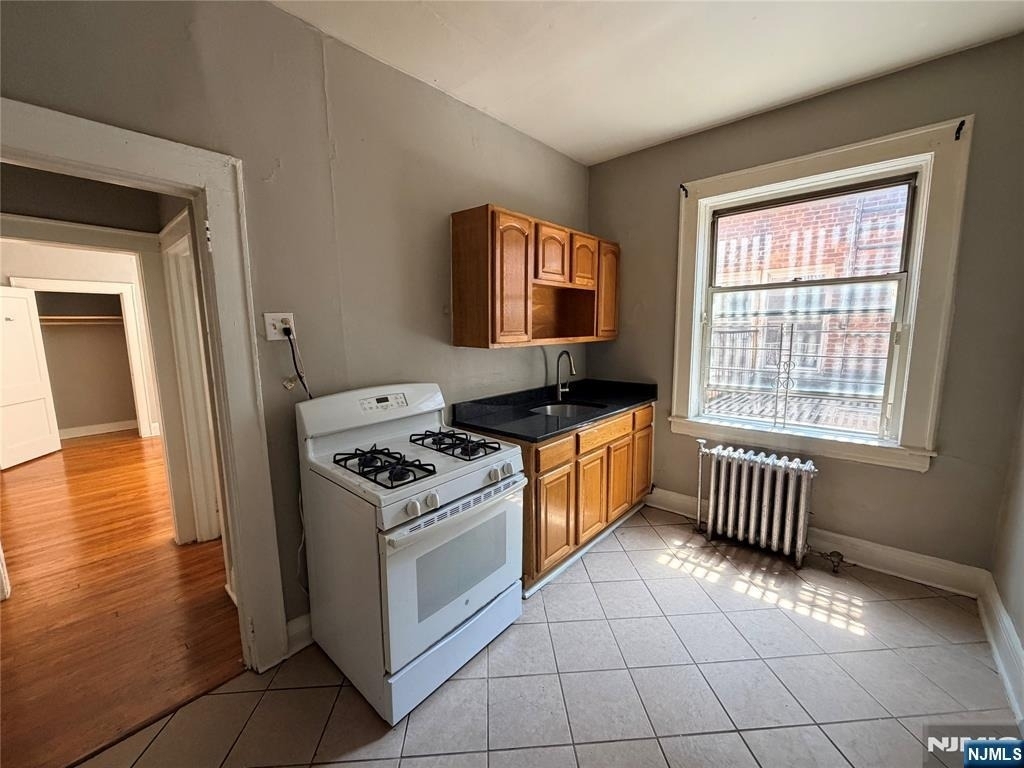 16 Irving - Photo 1