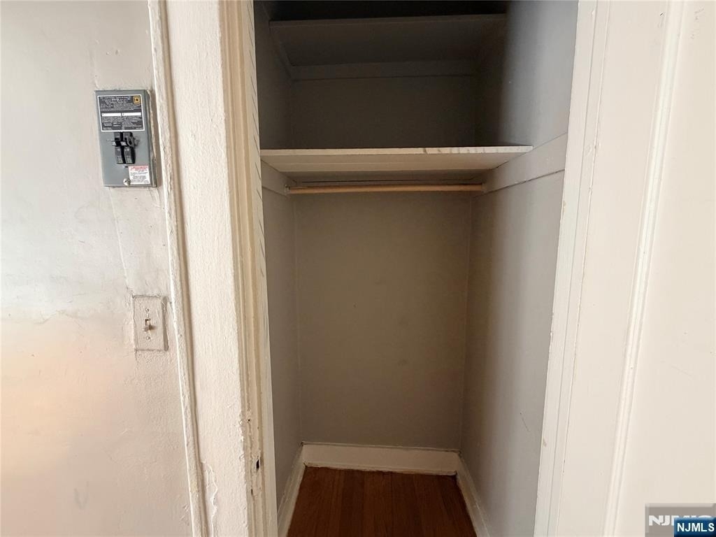 16 Irving - Photo 4