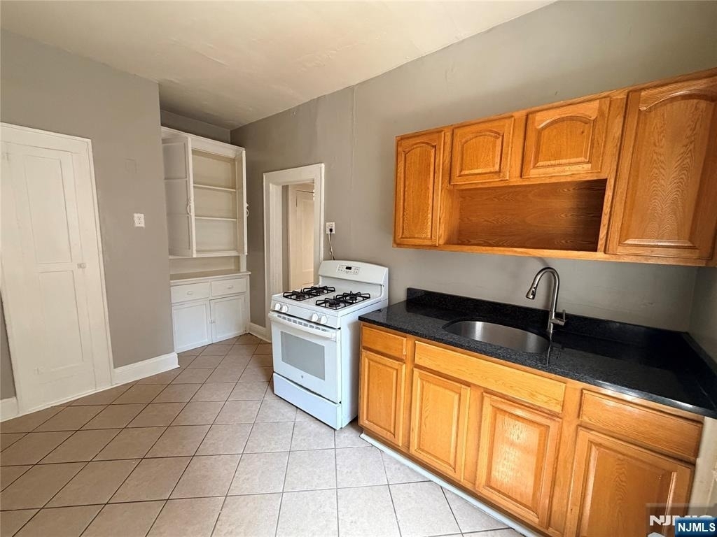 16 Irving - Photo 0
