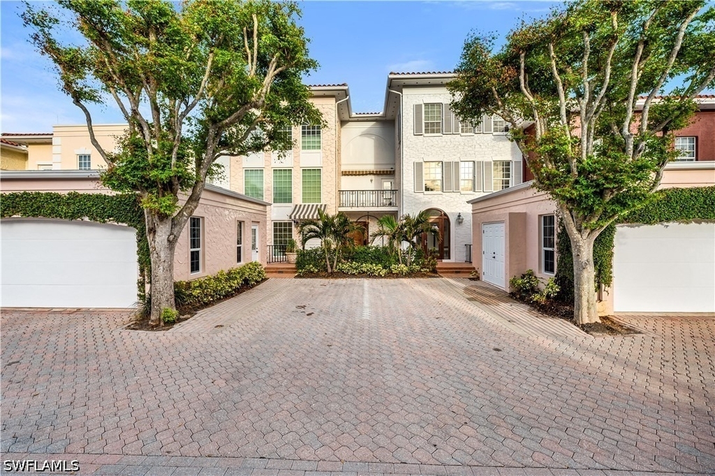 4000 Gulf Shore Boulevard N - Photo 2