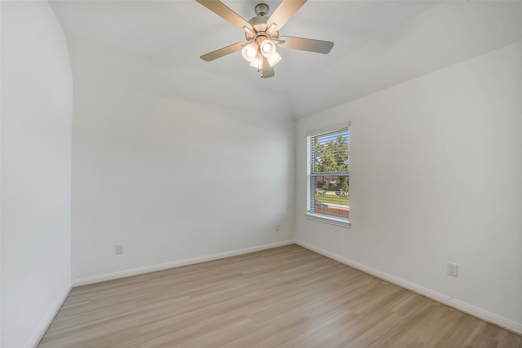 11928 Lakewood West Drive - Photo 16