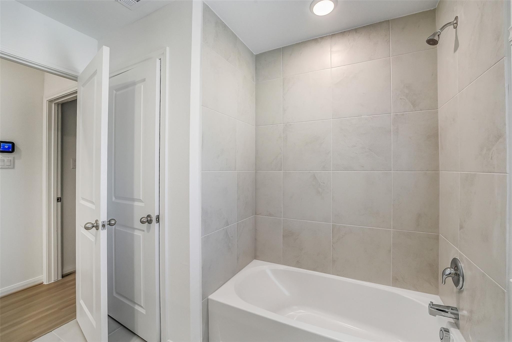 11928 Lakewood West Drive - Photo 18