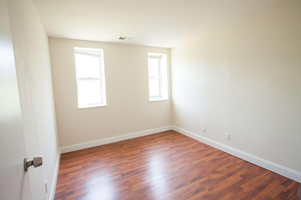 5660 Kingsbury Avenue - Photo 82