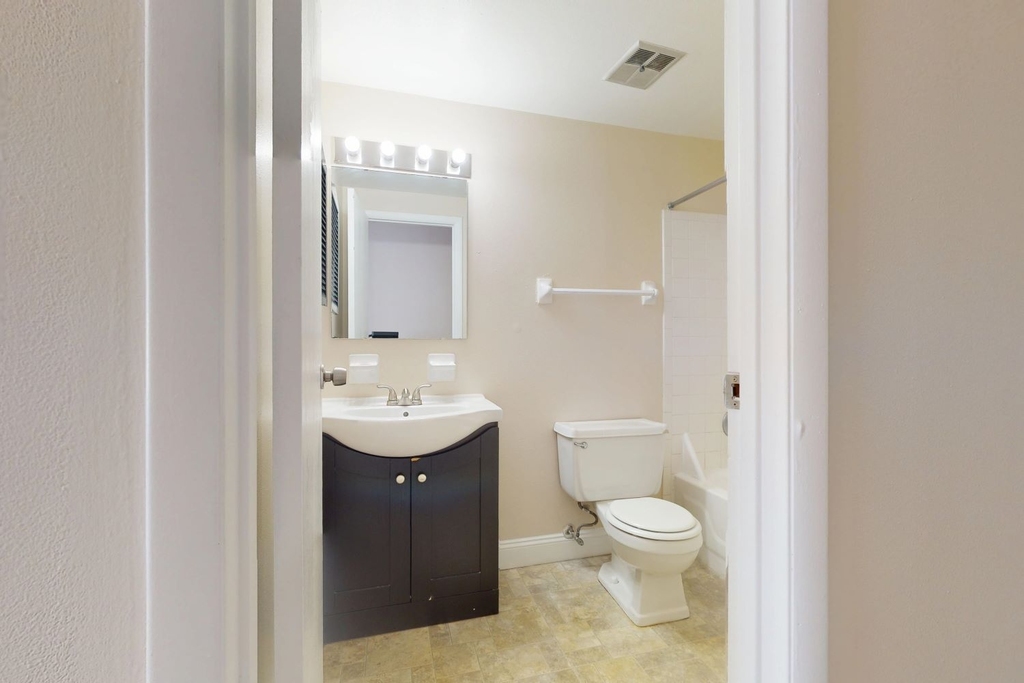 5660 Kingsbury Avenue - Photo 20