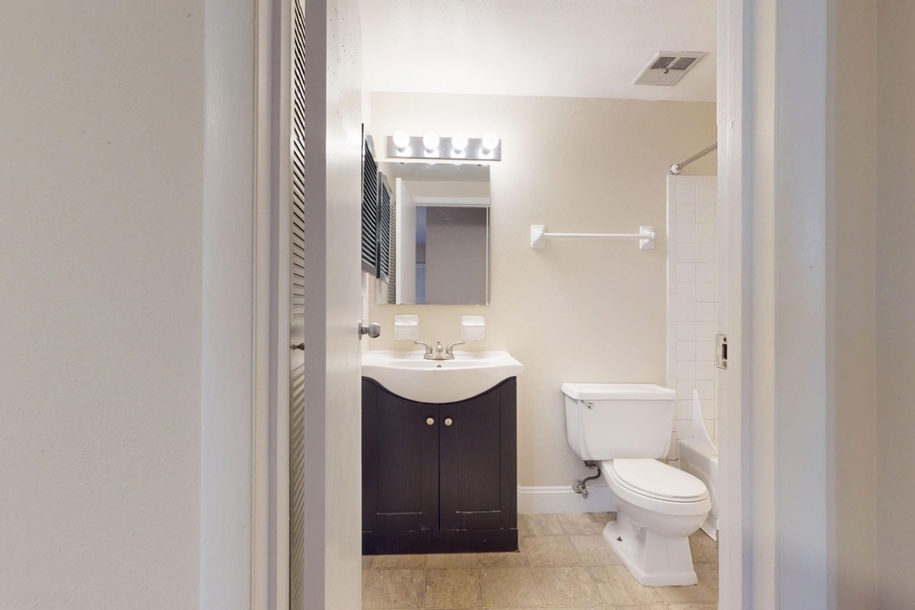 5660 Kingsbury Avenue - Photo 32