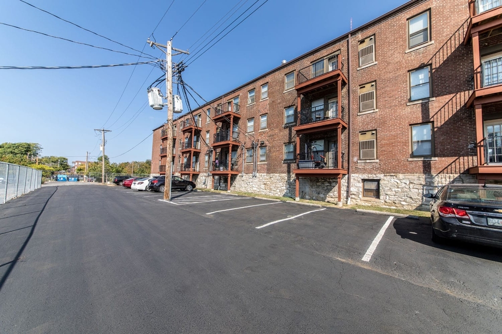 5660 Kingsbury Avenue - Photo 10