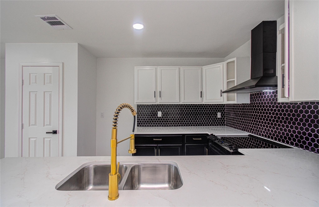 15448 Chipman Lane - Photo 11