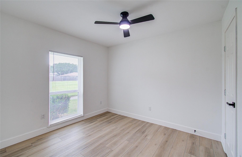 15448 Chipman Lane - Photo 2