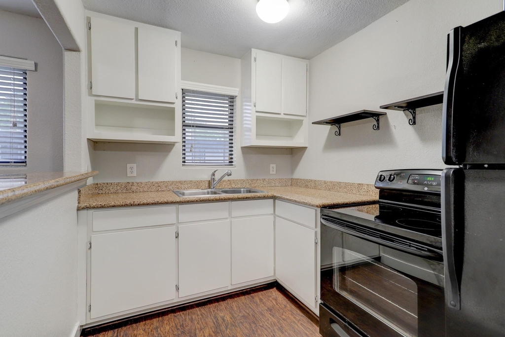 405 Hawthorne Street - Photo 4