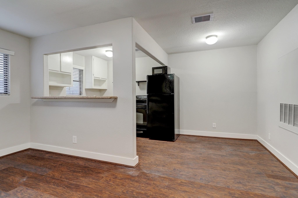 405 Hawthorne Street - Photo 3