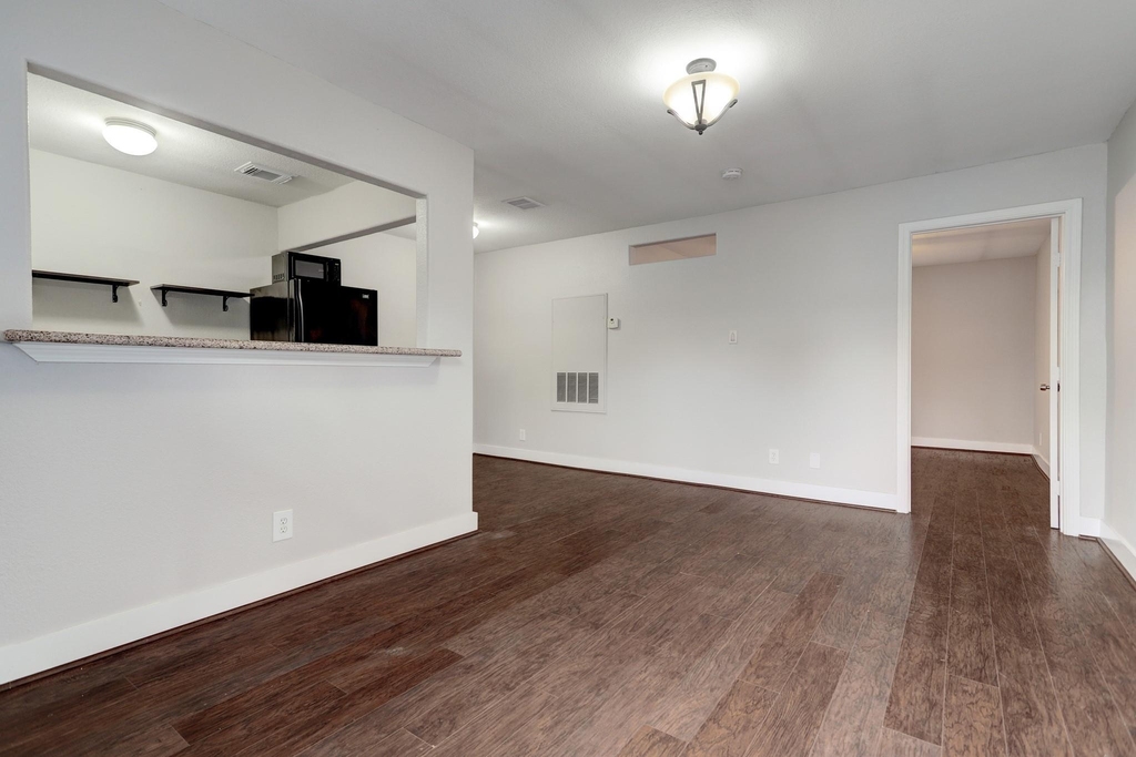 405 Hawthorne Street - Photo 1