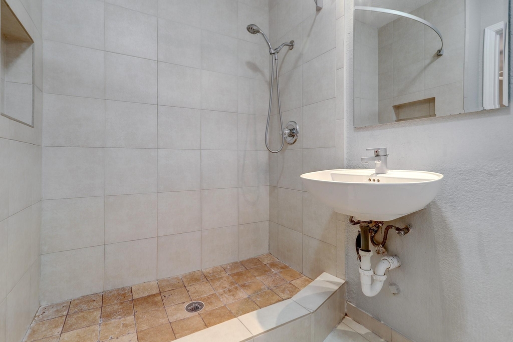 405 Hawthorne Street - Photo 5