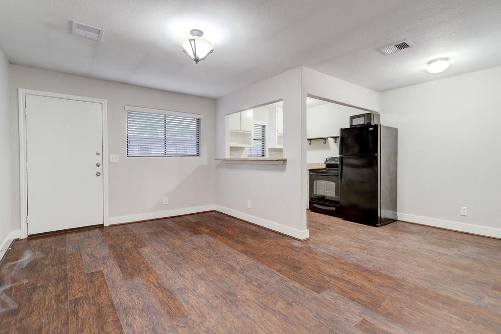 405 Hawthorne Street - Photo 2
