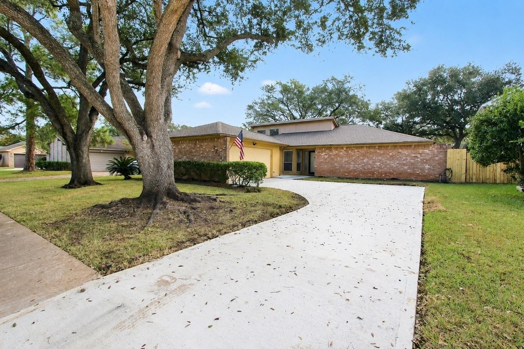 2731 Colony Drive - Photo 17