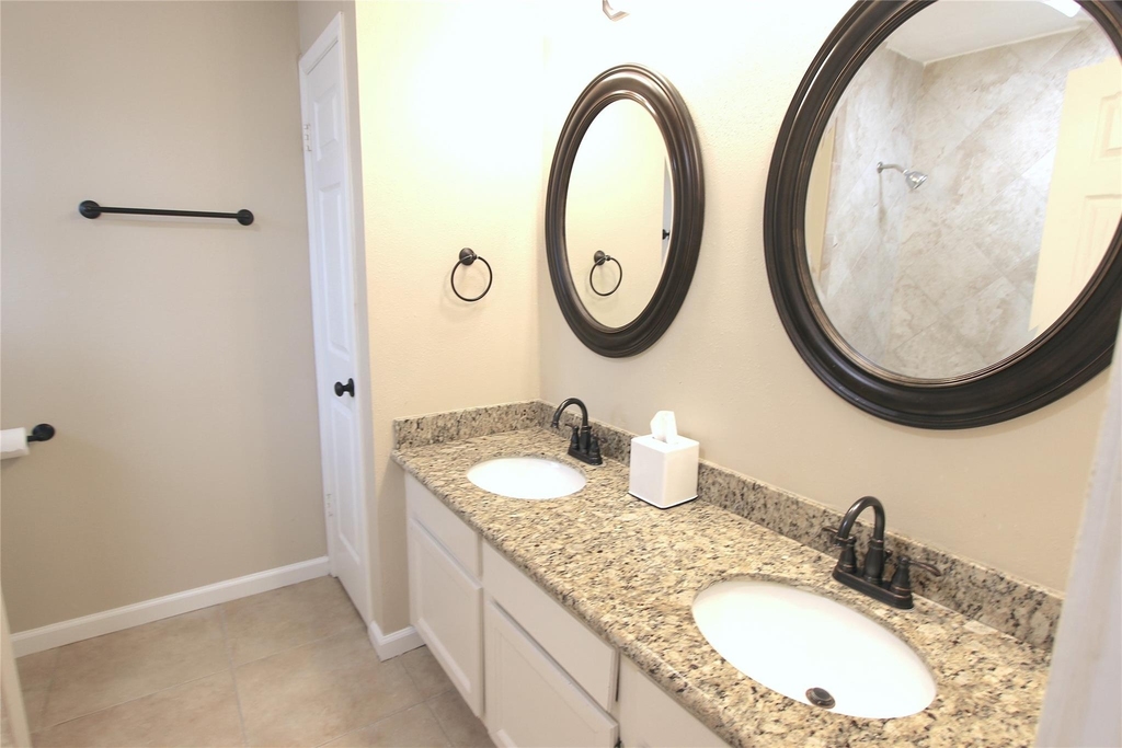 2731 Colony Drive - Photo 6