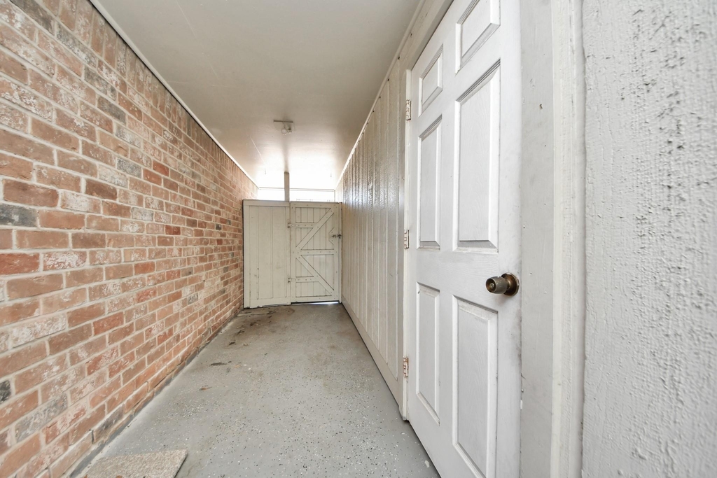 6334 Chevy Chase Drive - Photo 25