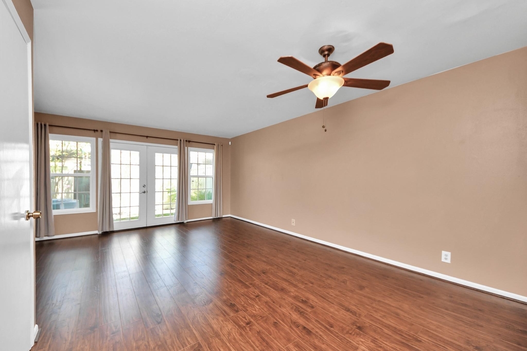 6334 Chevy Chase Drive - Photo 14