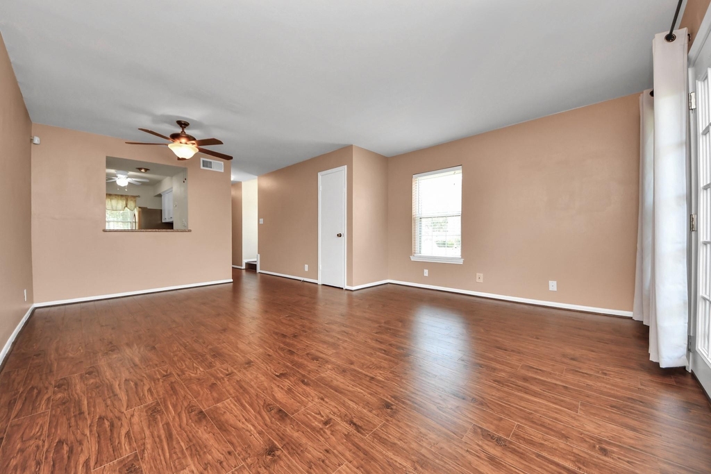 6334 Chevy Chase Drive - Photo 17