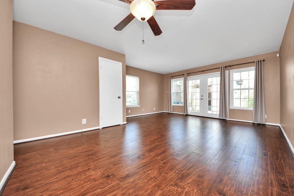 6334 Chevy Chase Drive - Photo 6
