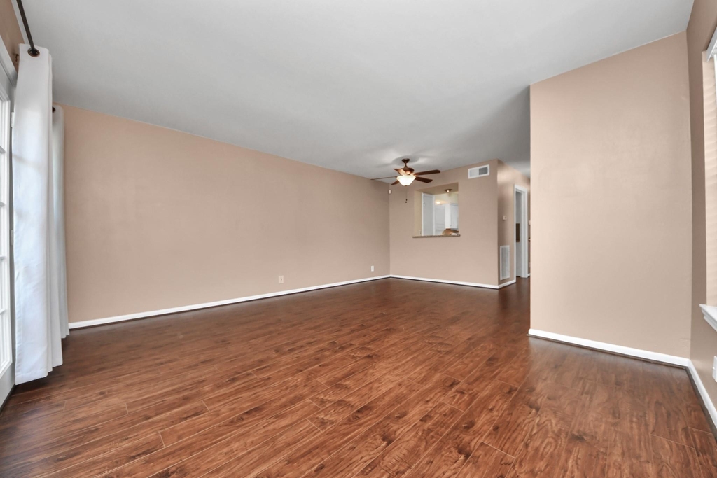 6334 Chevy Chase Drive - Photo 15
