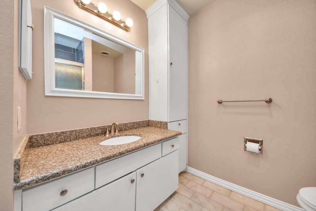 6334 Chevy Chase Drive - Photo 16