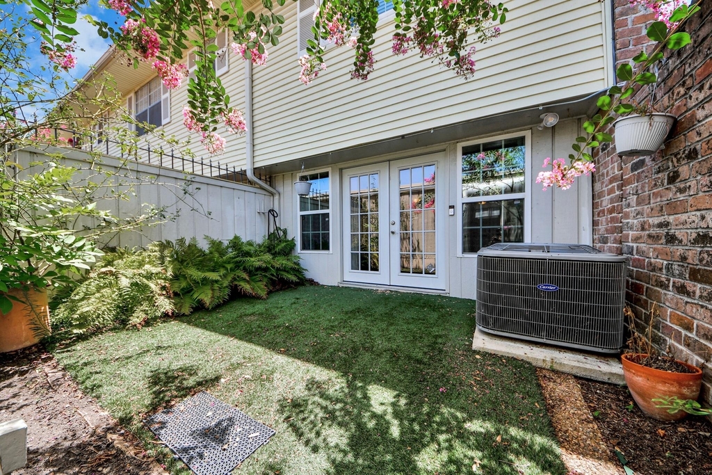 6334 Chevy Chase Drive - Photo 23