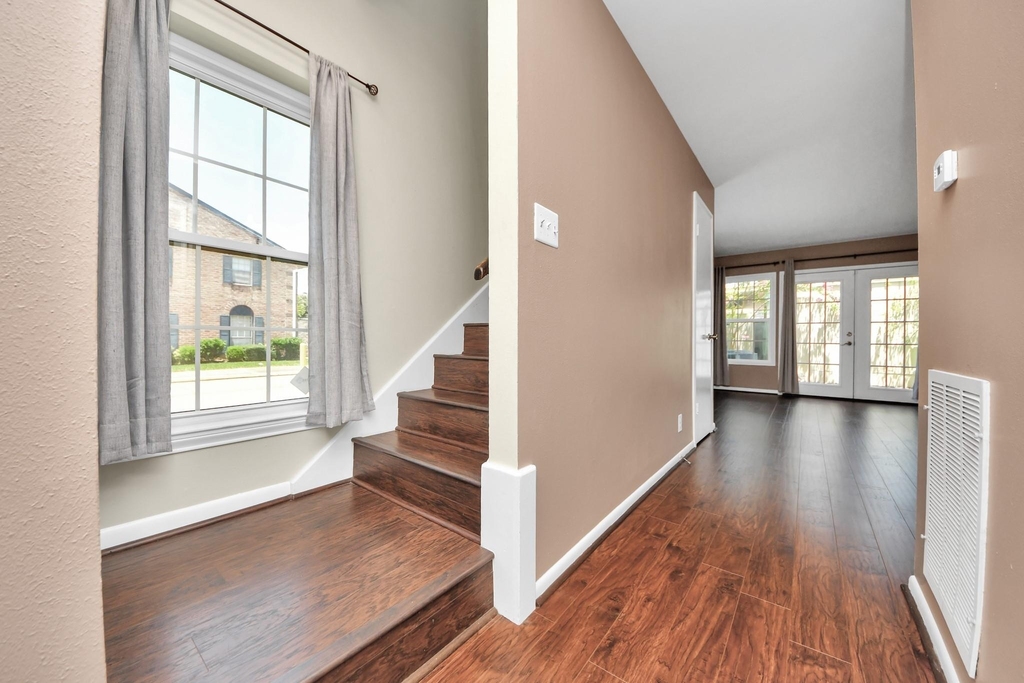 6334 Chevy Chase Drive - Photo 12