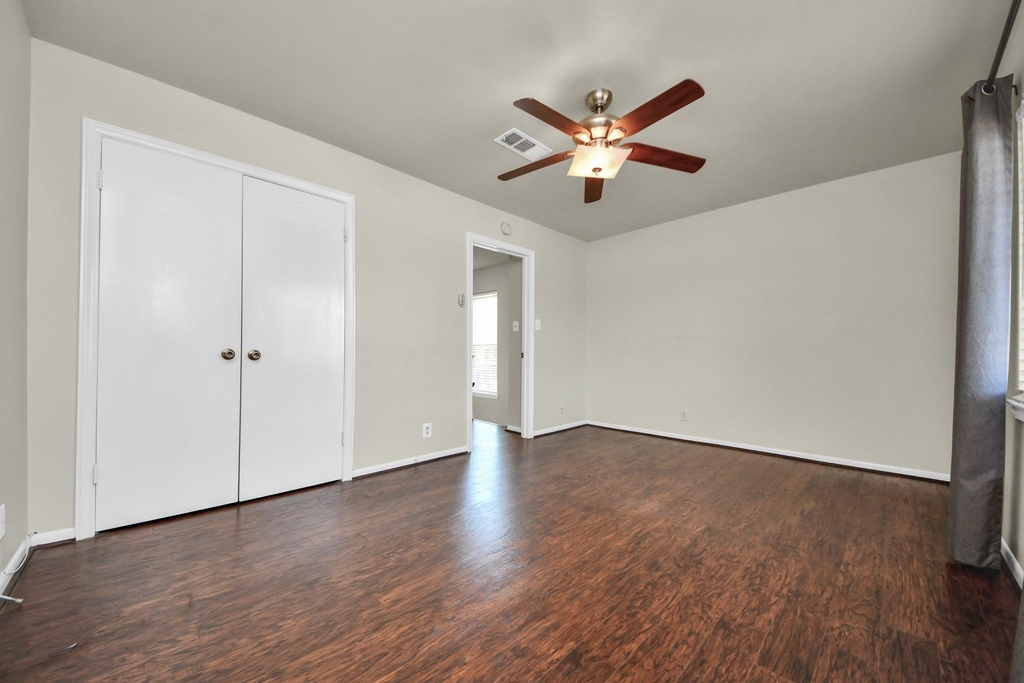 6334 Chevy Chase Drive - Photo 8