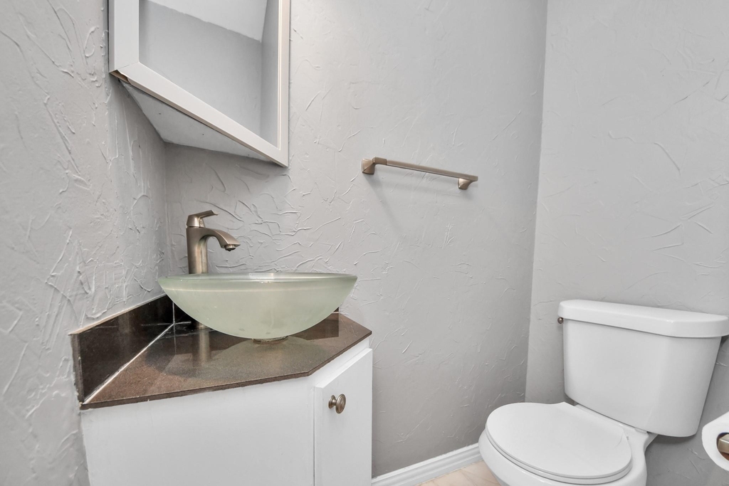 6334 Chevy Chase Drive - Photo 21