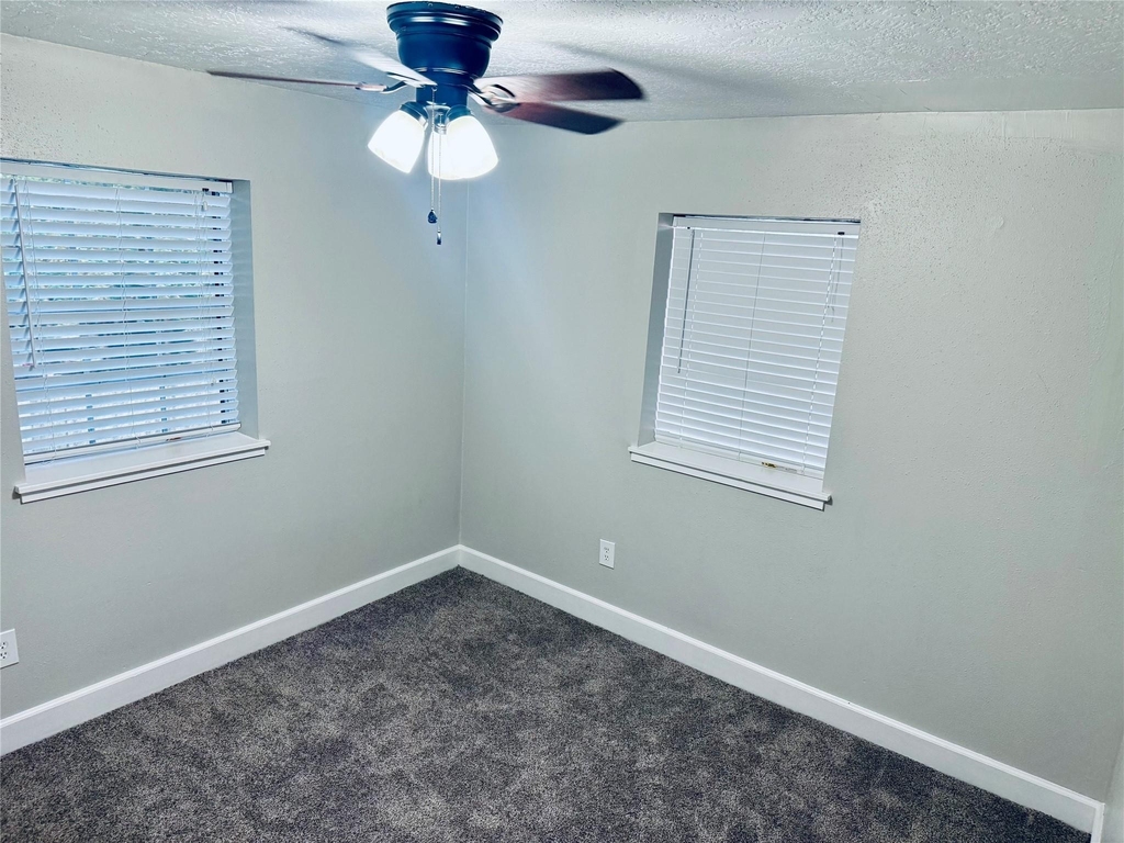 501 Waco Street - Photo 8