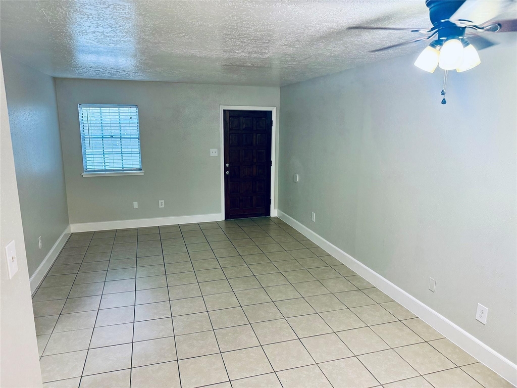 501 Waco Street - Photo 2