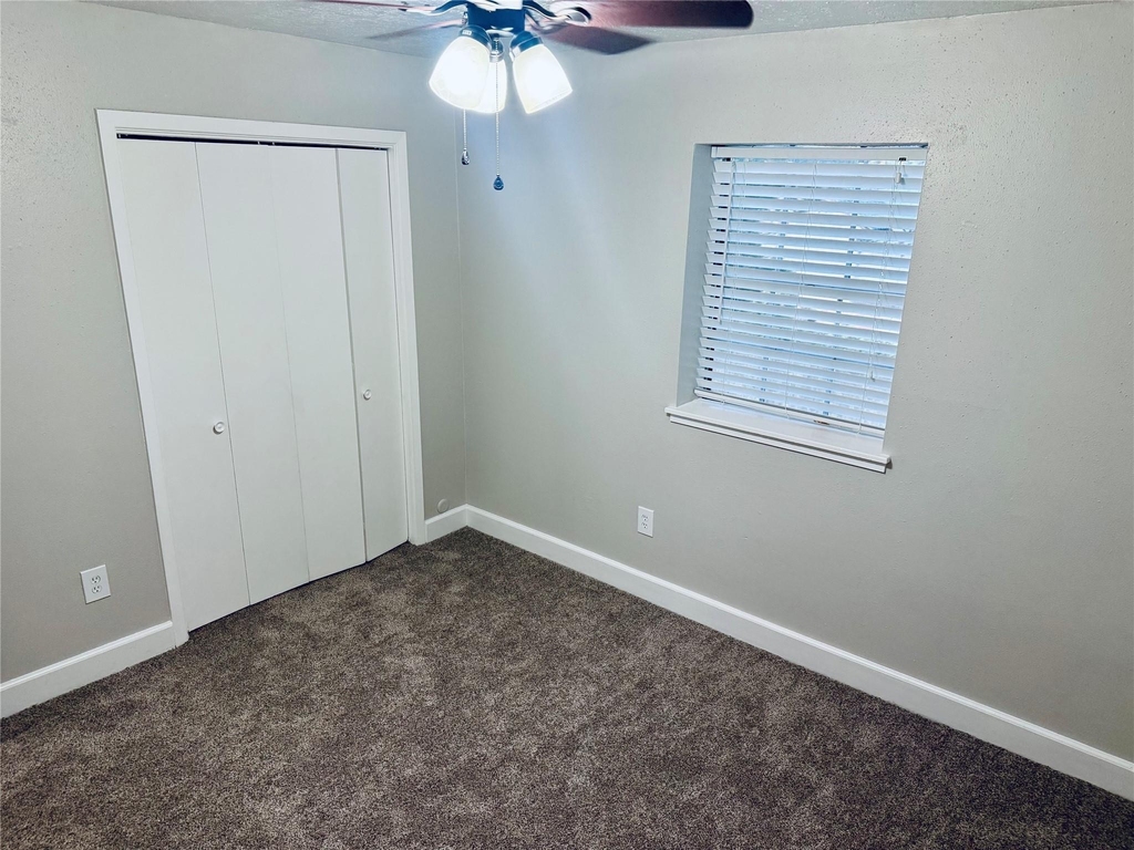 501 Waco Street - Photo 3