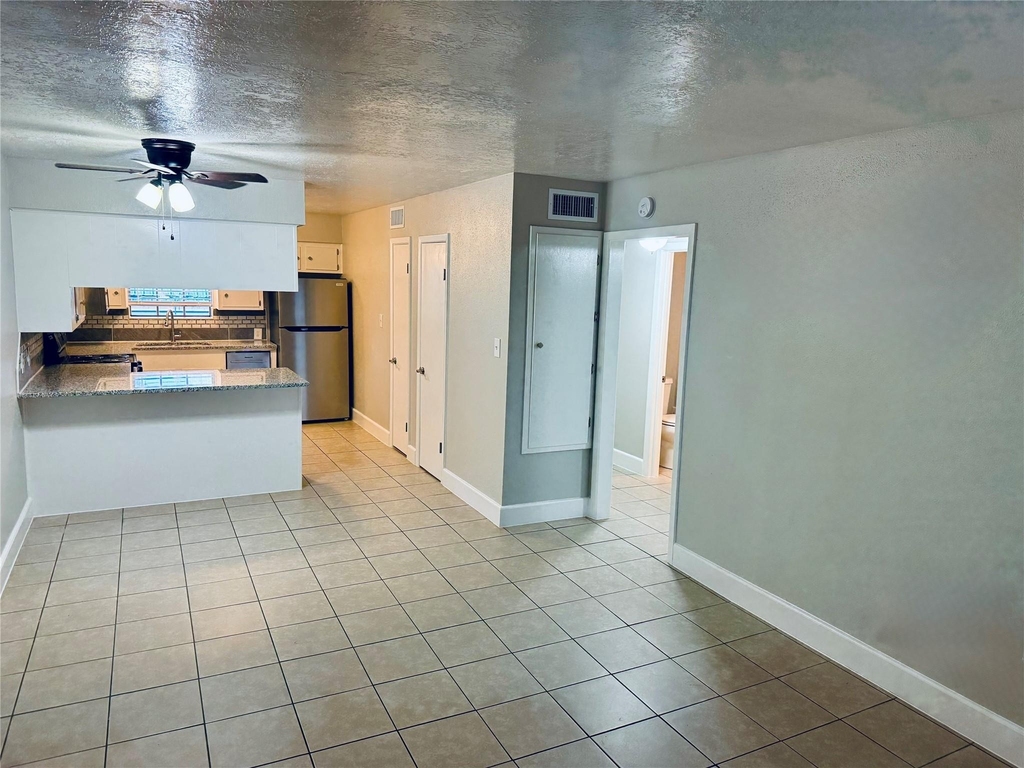 501 Waco Street - Photo 1