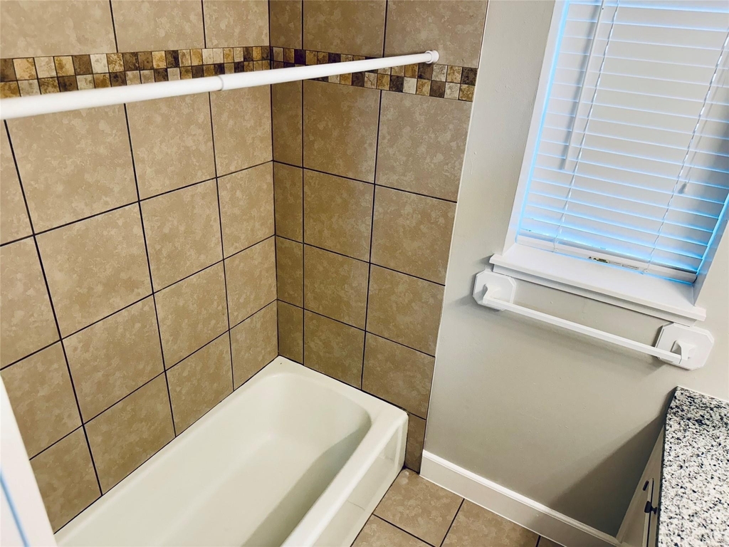 501 Waco Street - Photo 6
