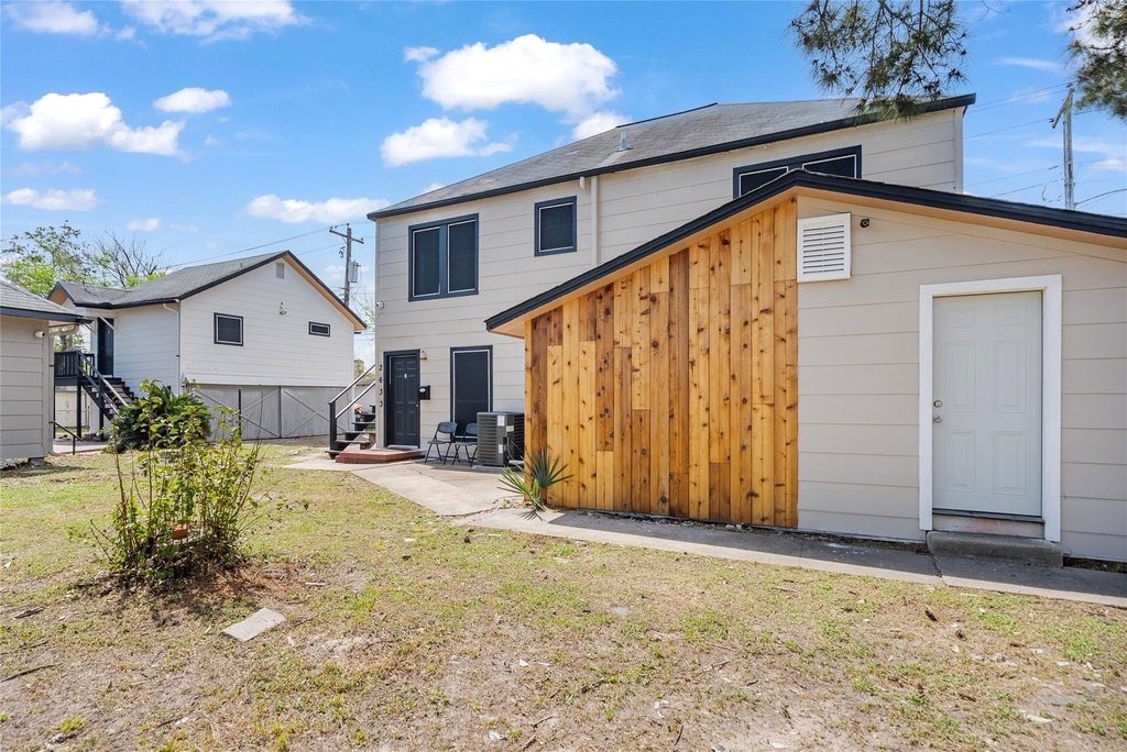 2633 W Main Street - Photo 1