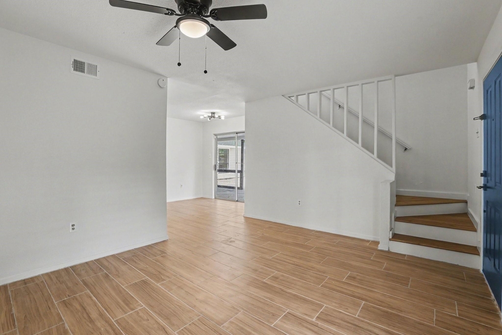 2119 Barr Street - Photo 2