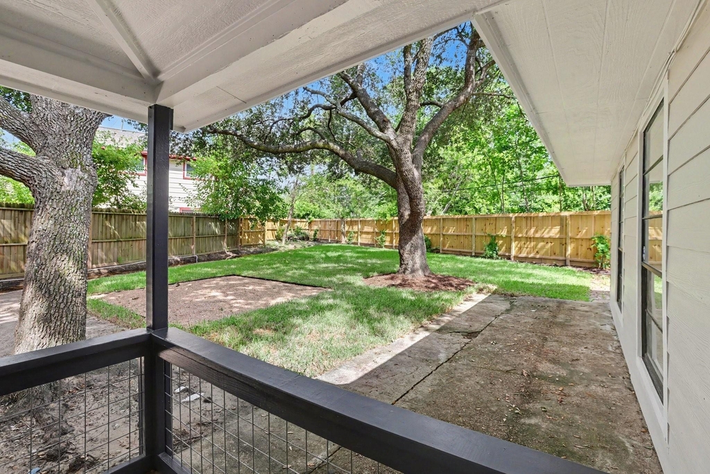 2119 Barr Street - Photo 13