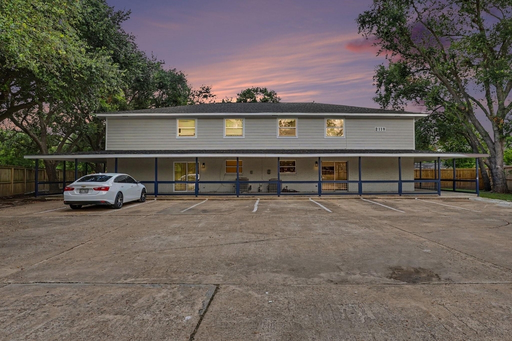 2119 Barr Street - Photo 0