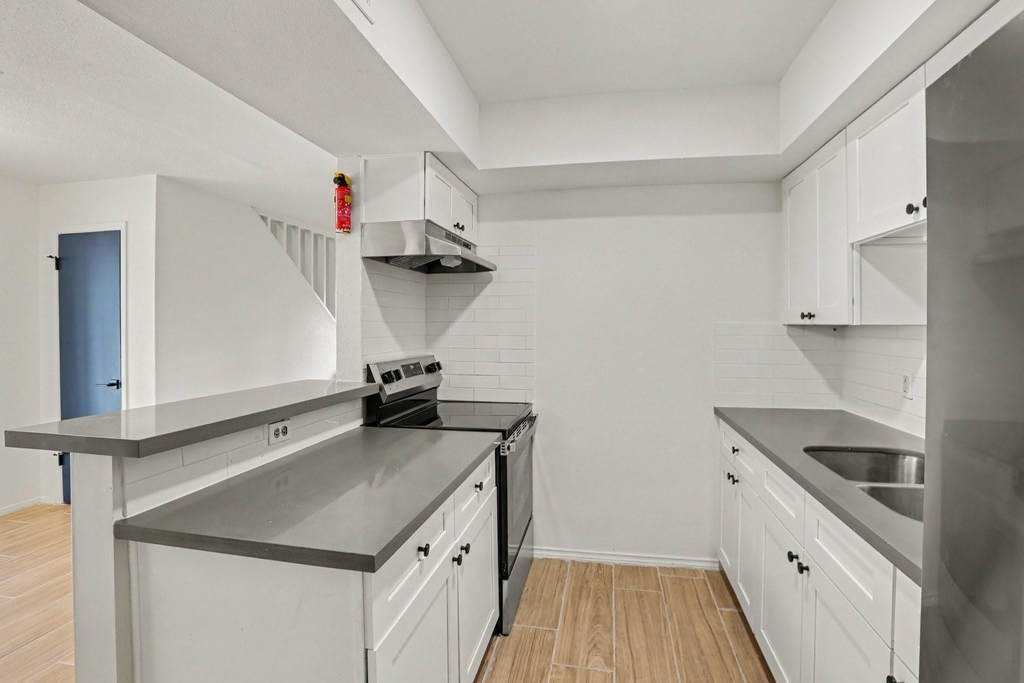 2119 Barr Street - Photo 4