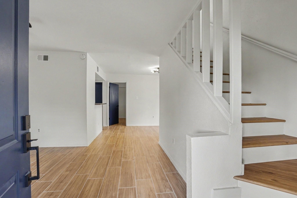 2119 Barr Street - Photo 1