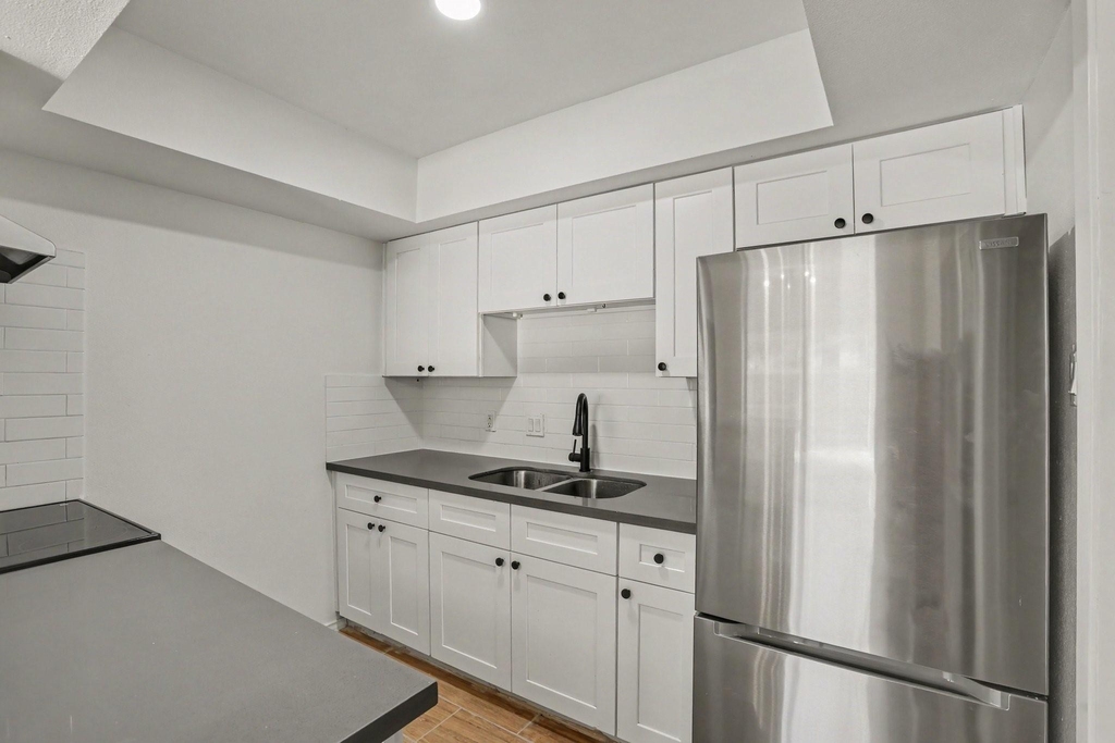 2119 Barr Street - Photo 3