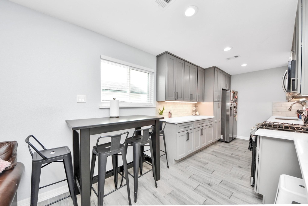 834 Ellington Street - Photo 9