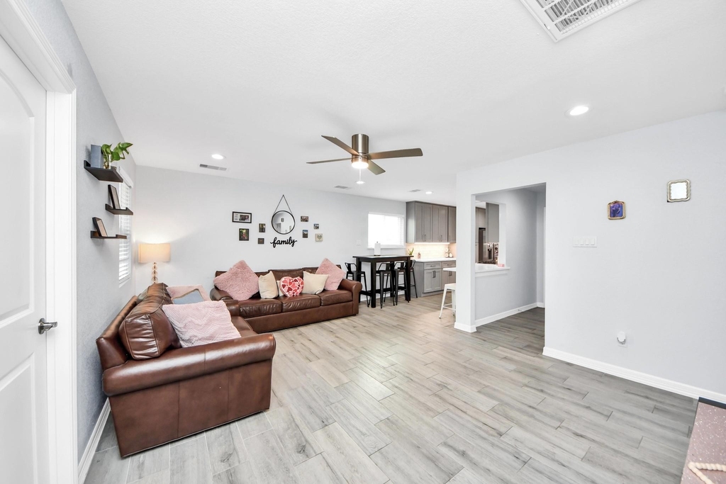 834 Ellington Street - Photo 6