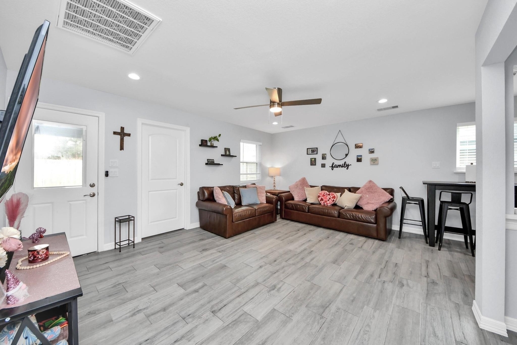 834 Ellington Street - Photo 5