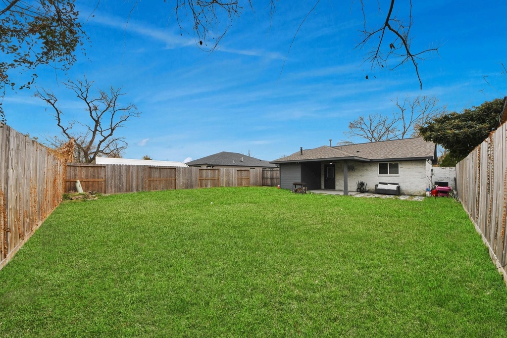 834 Ellington Street - Photo 29