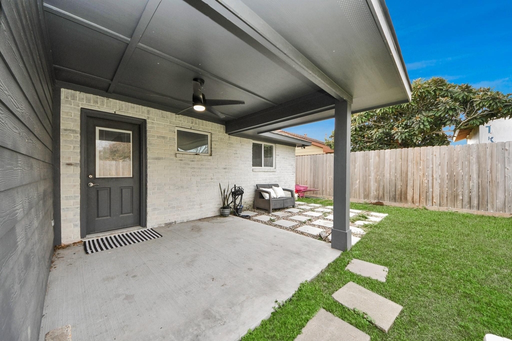 834 Ellington Street - Photo 32