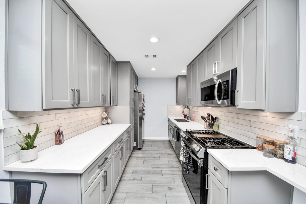834 Ellington Street - Photo 12