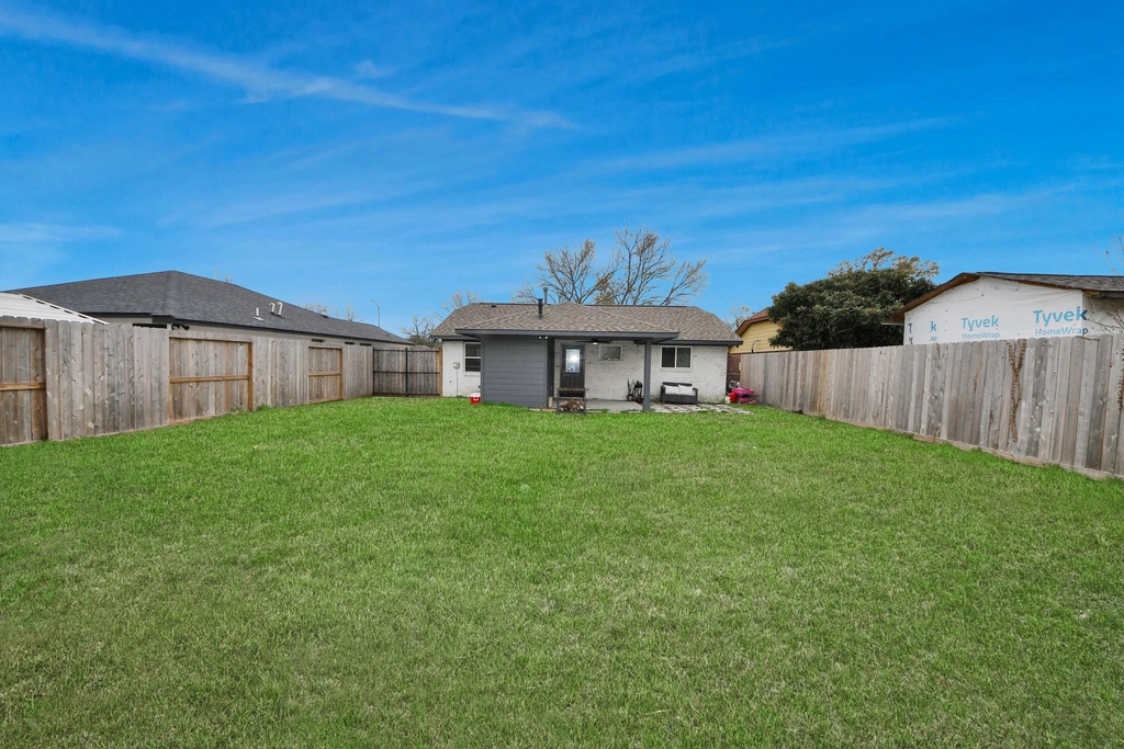 834 Ellington Street - Photo 30