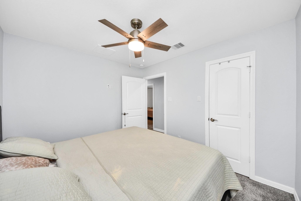 834 Ellington Street - Photo 18